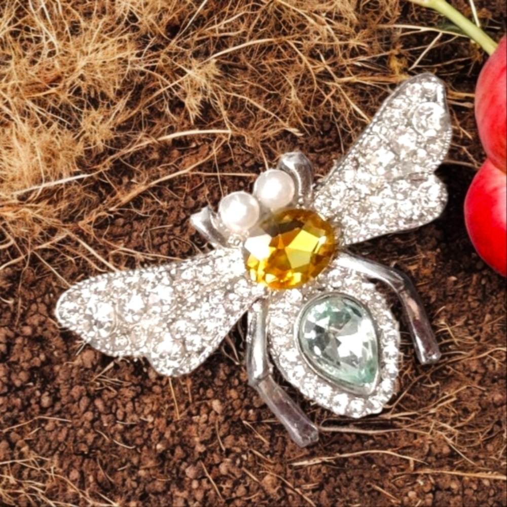 NWT Elegant Silver tone and Citrine & Light Turquois & Clear Pearl Bee B…